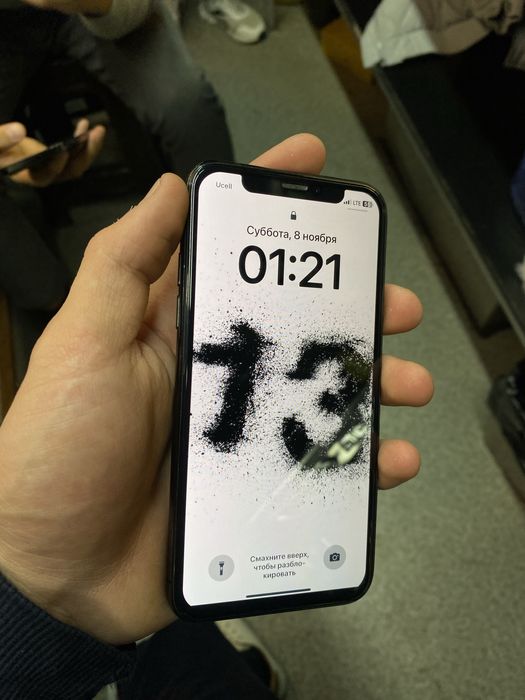 Iphone x srochna sotiladi