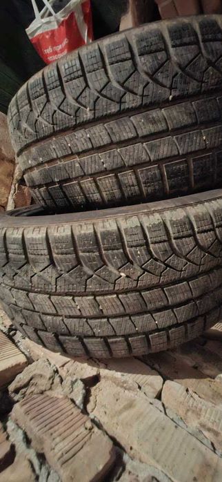 Pirelli 245 40 18 - 60лв и Nexen 225 45 17 - 50 лв.