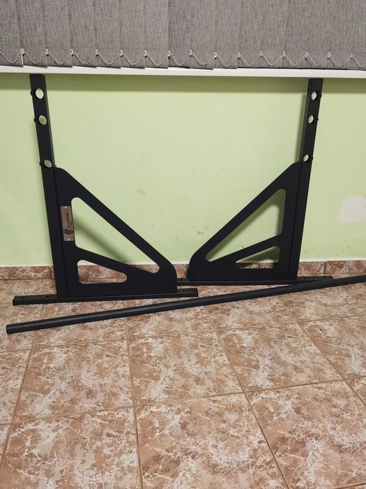 Продавам лост за набирания с монтаж на стена