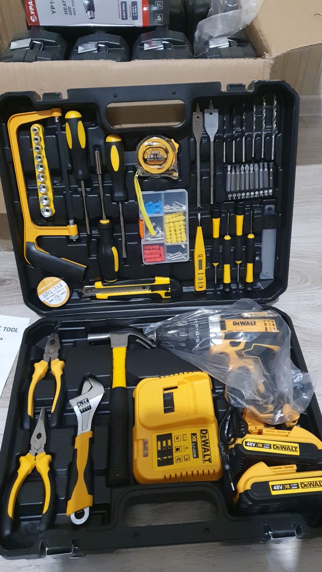 Продам набор шуруповерт Dewalt, набор инструментов