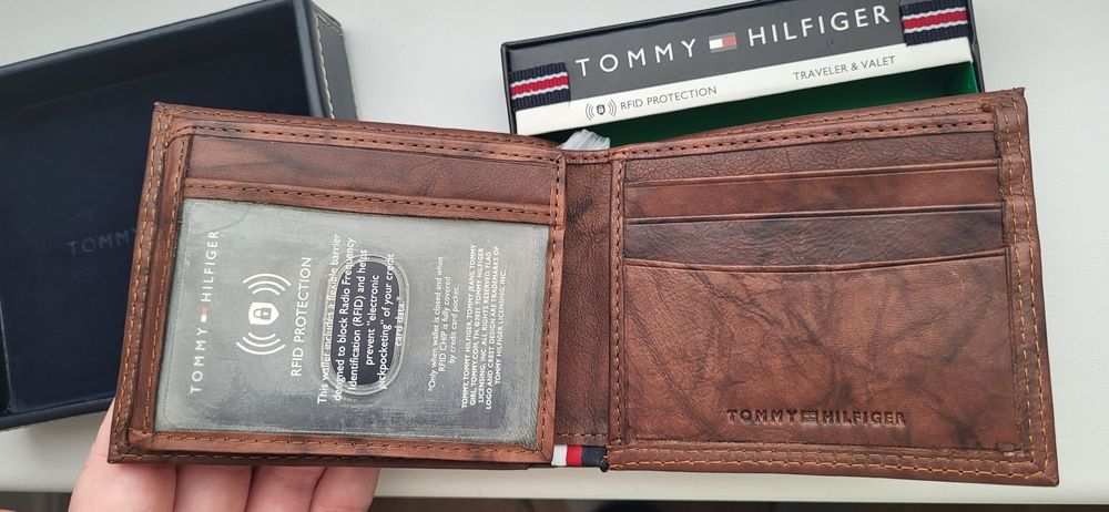 Portofel Tommy Hilfiger maro