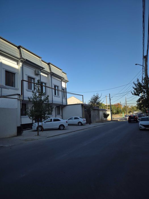 Дуплекс дом сотилади мансардаси билан.