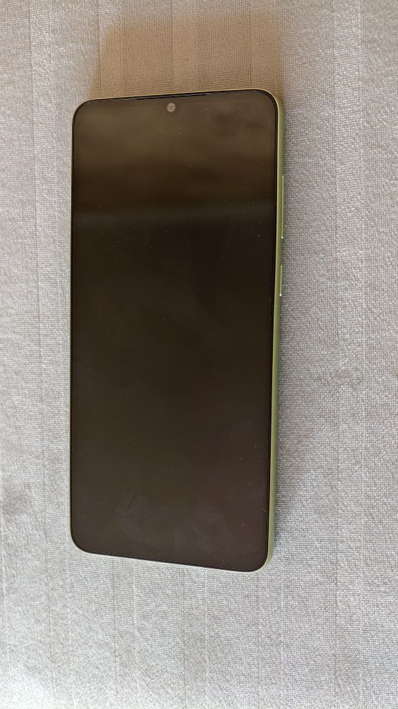 Продам почти новый Samsung A05