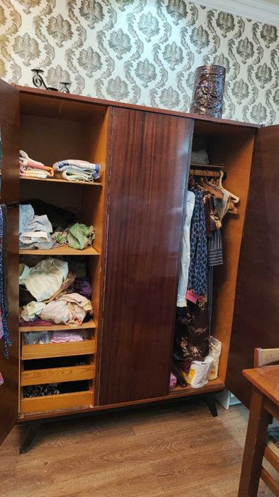 Шифонер трёхстворчатый (платяной шкаф) импортный, натуральное дерево