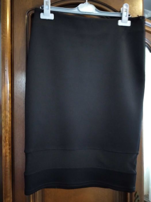 Fustă elegantă, neagră.