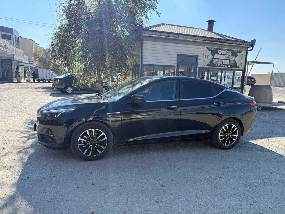 JAC J7 — Zamonaviy dizayn va qulaylik uyg‘unligi!