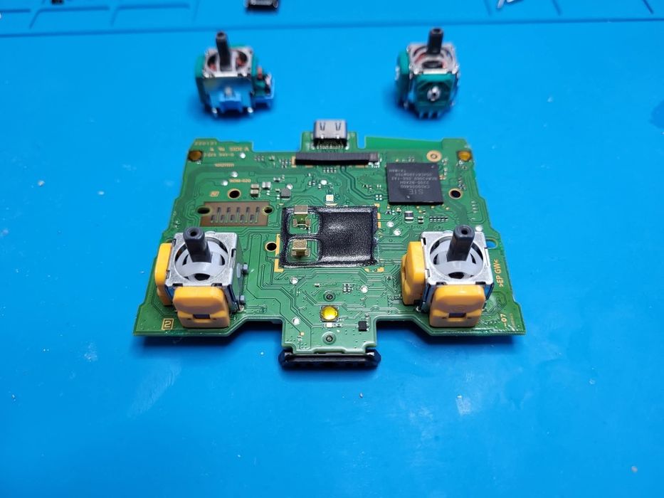 Upgrade și Reparații Controllere PS4, PS5, Xbox One/S și altele