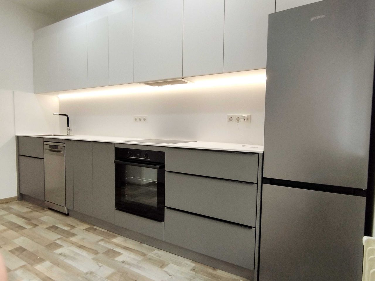 Продава се Едностаен апартамент в Перник, Център - 64 кв.м за 1875 €/кв.м - Снимка #4