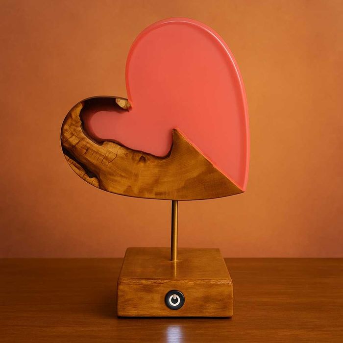 Lampă din rășină epoxidică și lemn masiv - Inima Luminoasă