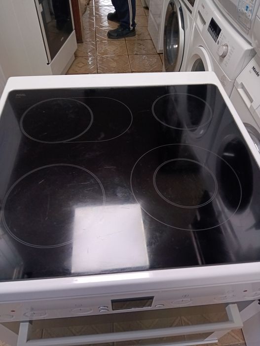 Свободно стояща печка с керамичен плот Бош Bosch   2 години Гаранция!