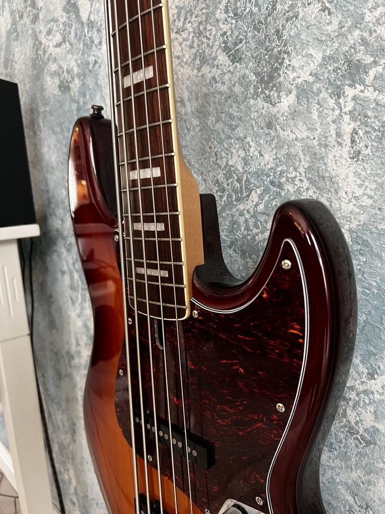 Sire Marcus Miller vintage v7, 1 gen бас китара, ефекти за китара