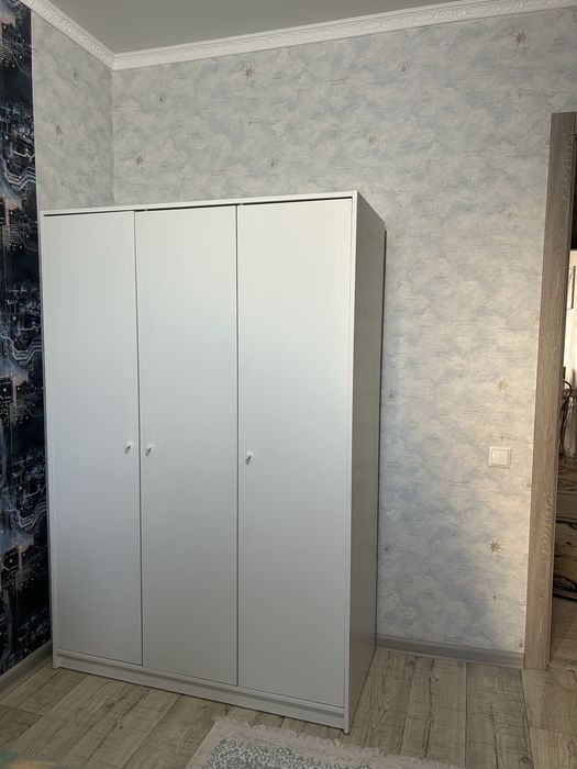 Продам белый шкаф ikea