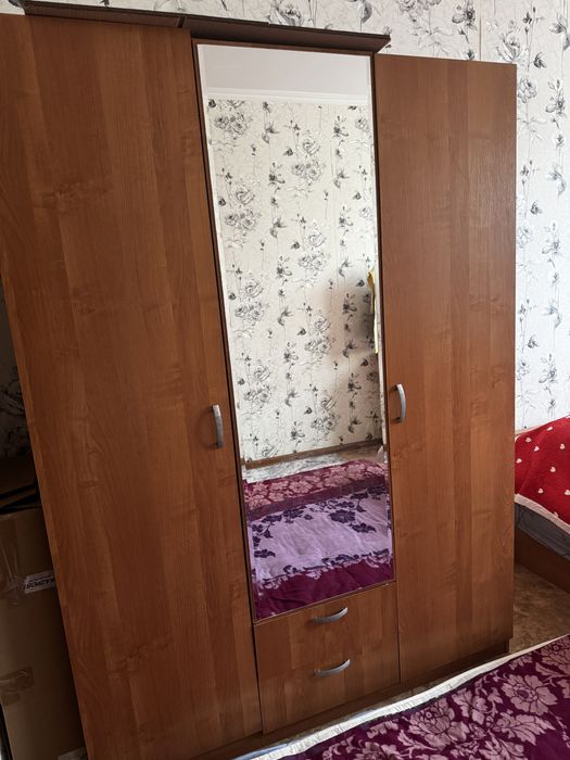 Отдам беспоатно спальный гарнитур, шкаф кроовать