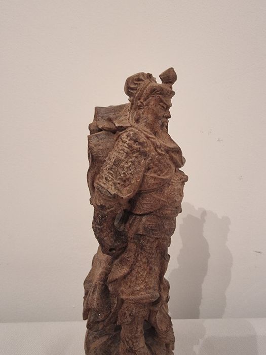 Statuetă asiatică sculptura in lemn Guan Yu