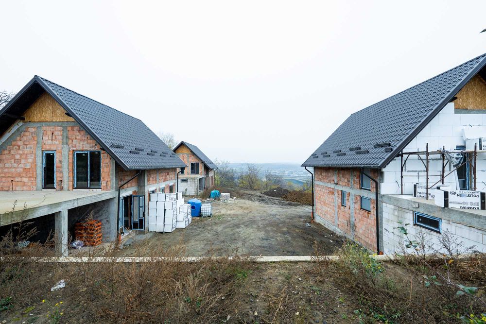 2 Case de vânzare Sfântul Ilie Suceava