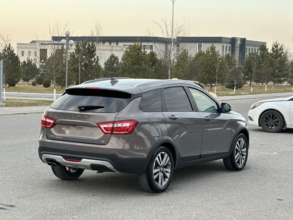 Lada Vesta SW Cross Full pozitsiya срочно