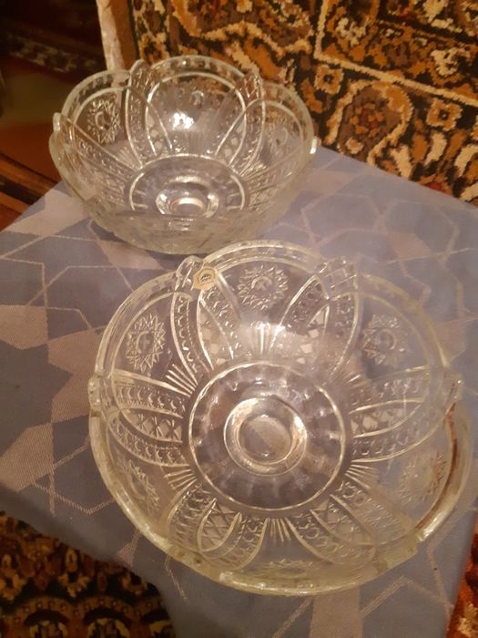 2 хрустальный вазы.