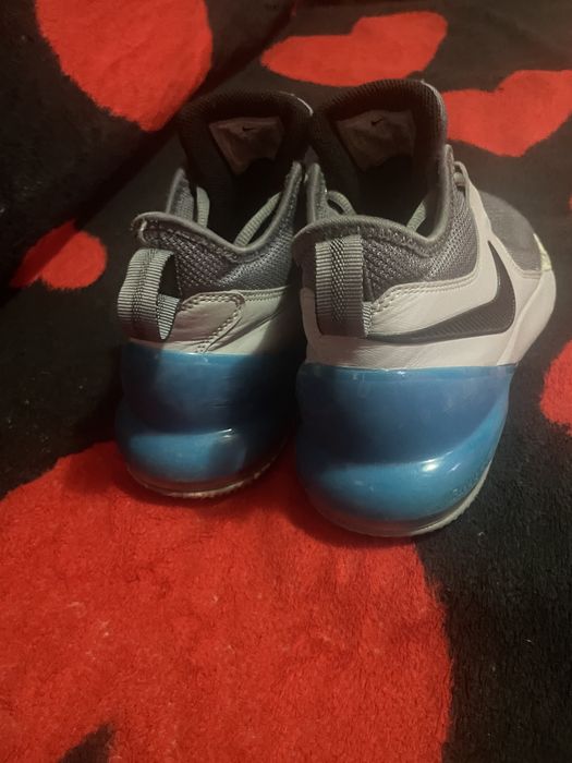 adidasi nike impact