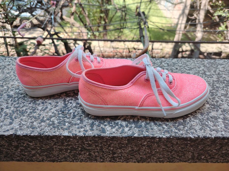 Нови детски блестящи гуменки Vans номер 34