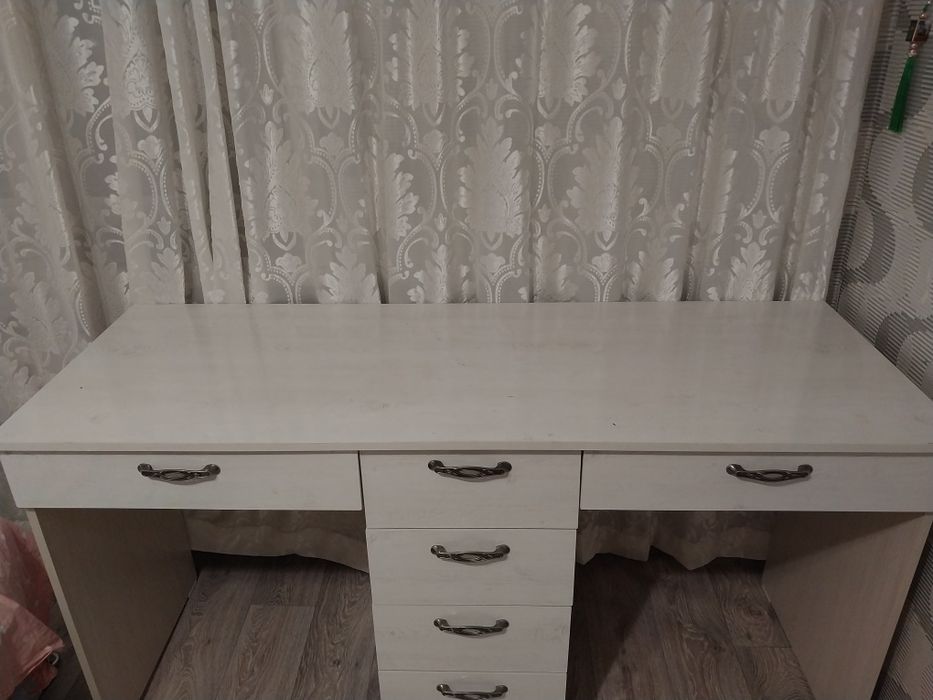 Продам стол для учебы