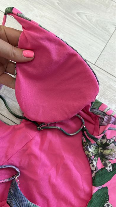 Красив Цял бански с подплънки и кръстосан гръб