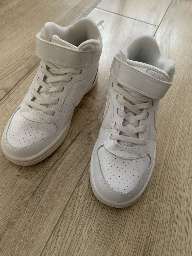 Adidasi Nike gheata albi, marimea 29, 5 cm - noi