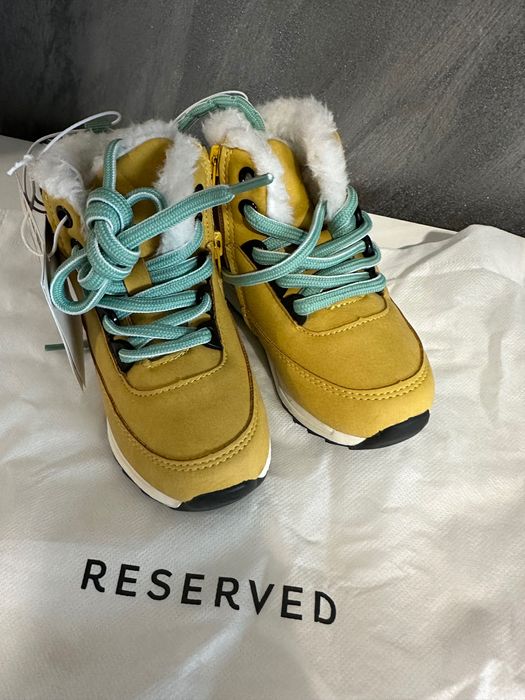 Reserved Бебешки детски зимни затворени обувки боти 22/23