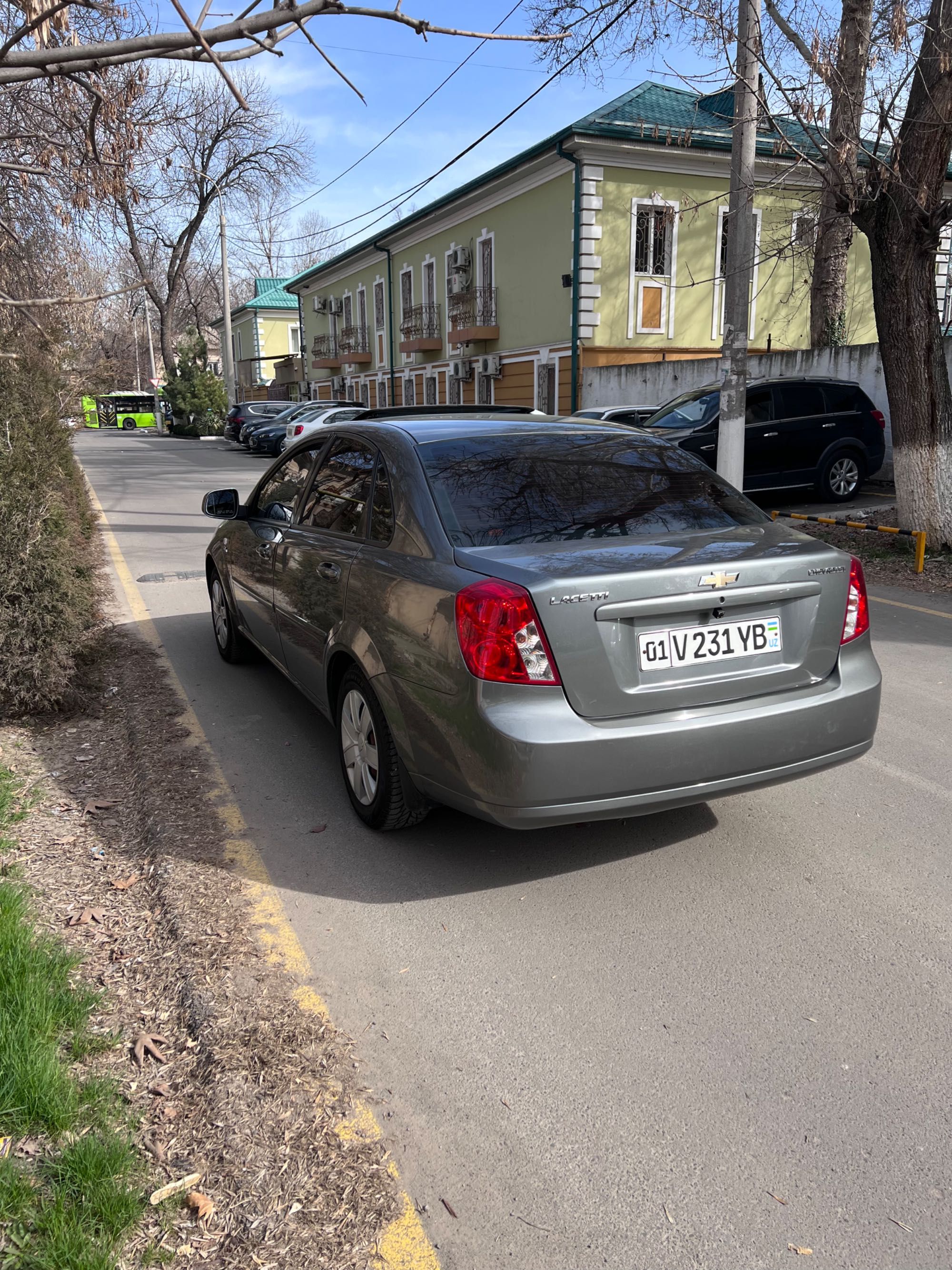 Автомобиль Lacetti