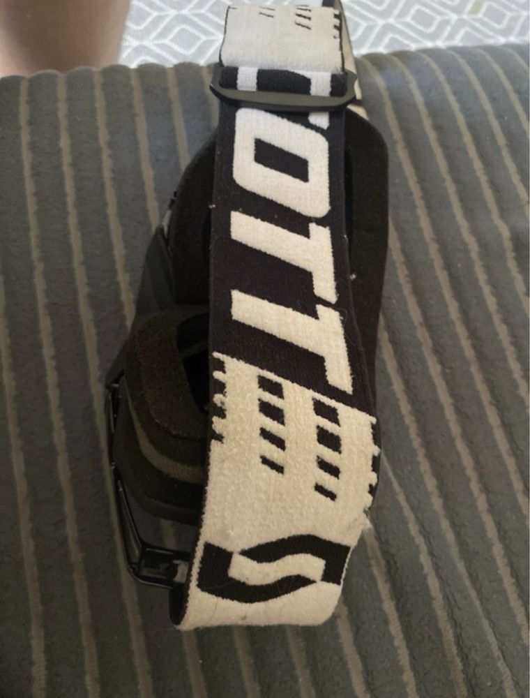 Casca Motocross marimea L la pachet cu ochelarii scott si intercom