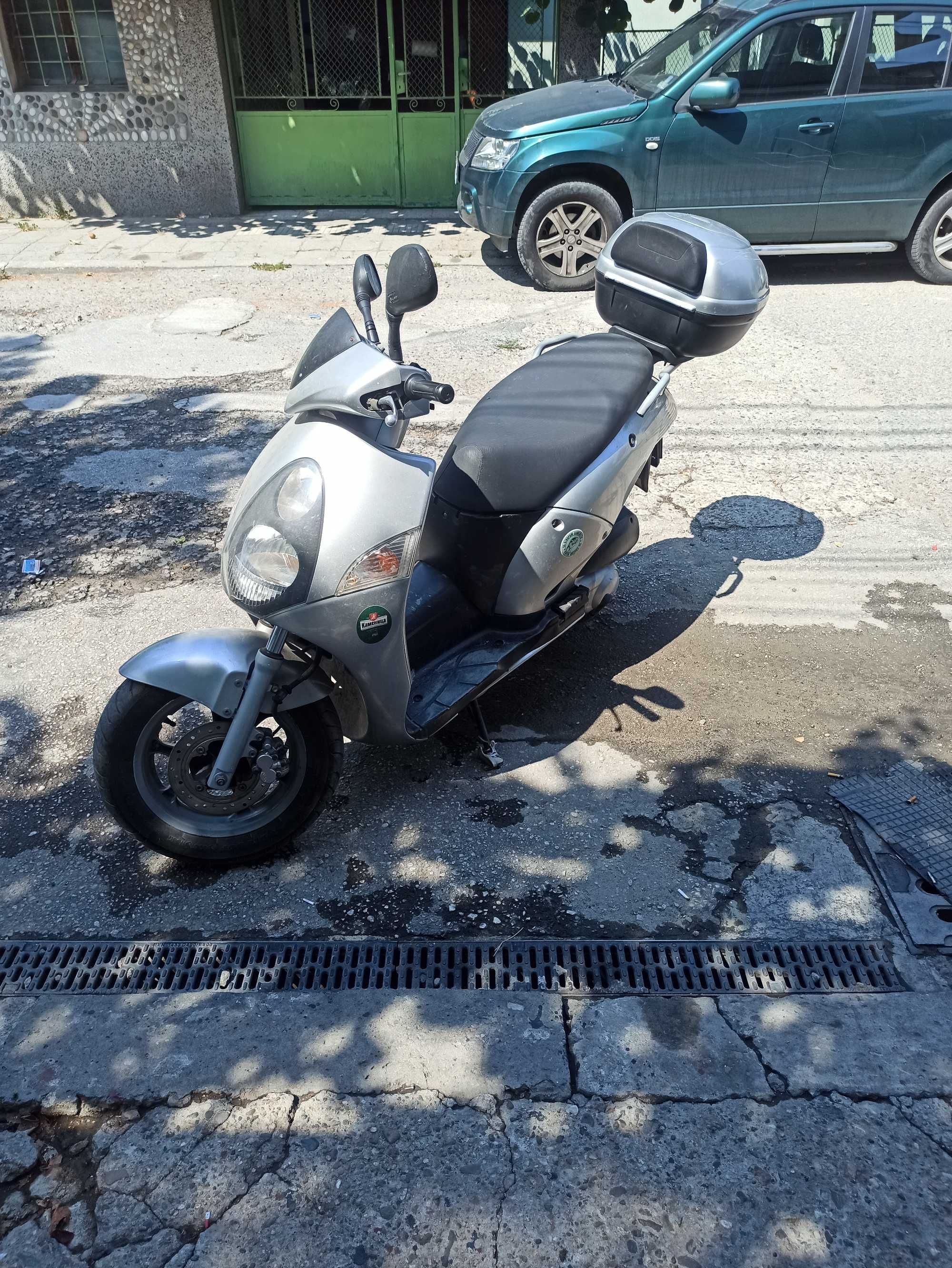 Продавам HONDA NES 125