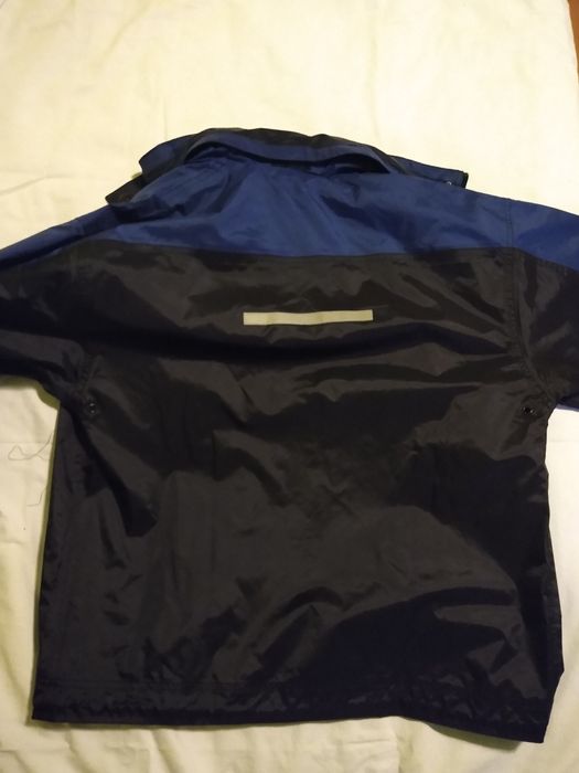 Детско яке пази от дъжд и вятър