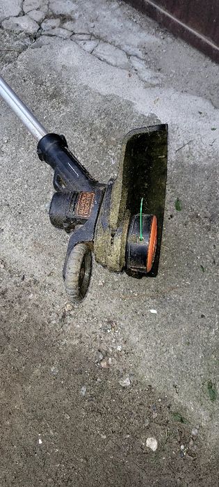 Trimmer tuns iarba Black Decker