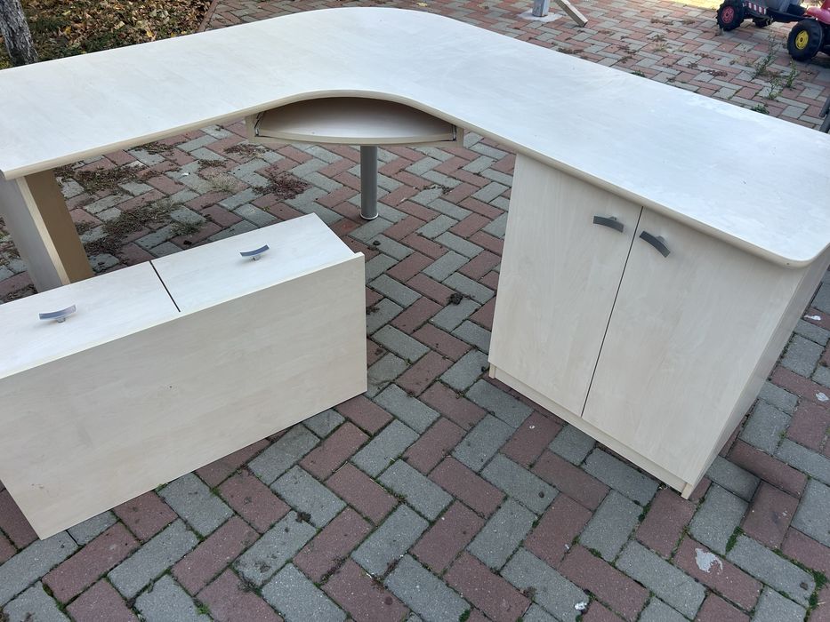 Birou in L lungime aproape 3m inaltime 80cm