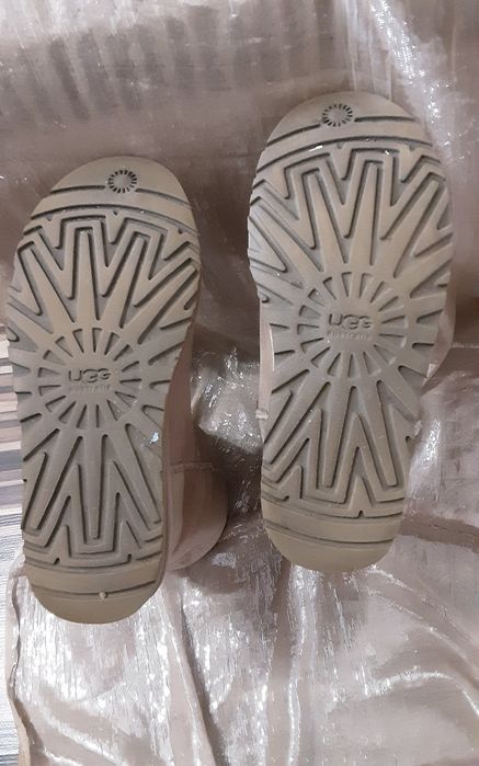 UGG  оригинални ботуши н.37
