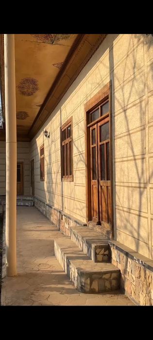 Шахар марказидан Катта ховли сотилади.