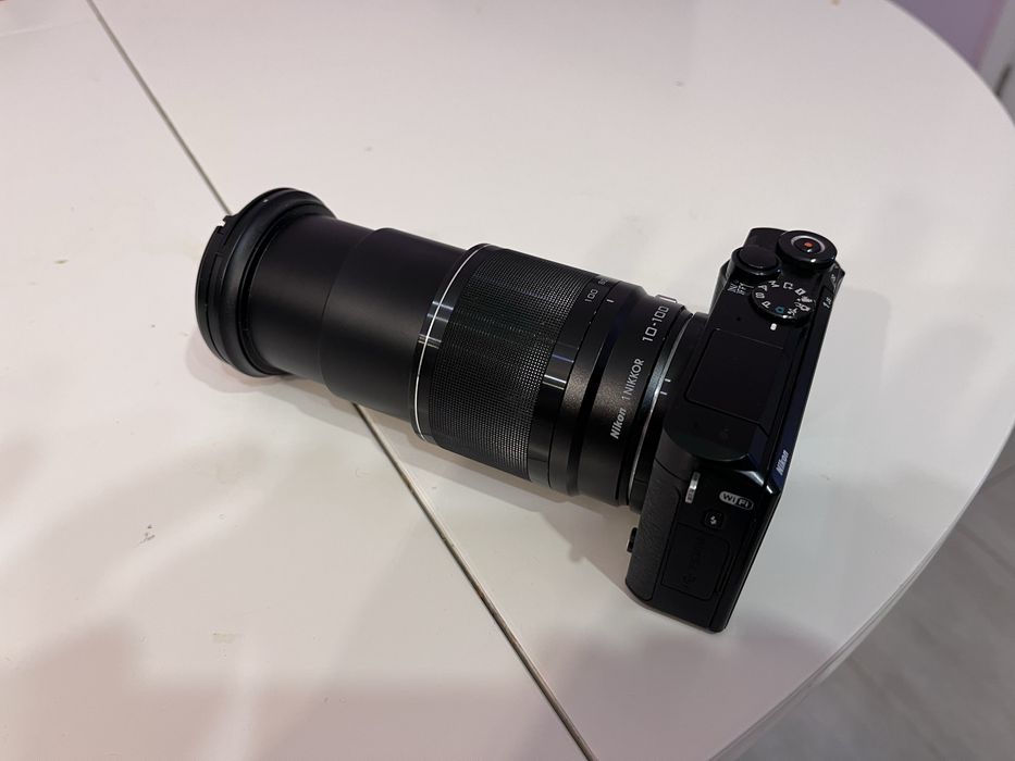Фотоапарати Nikon J1 и J5 и обективи Nikkor 1 10-30 mm и 10-100 mm