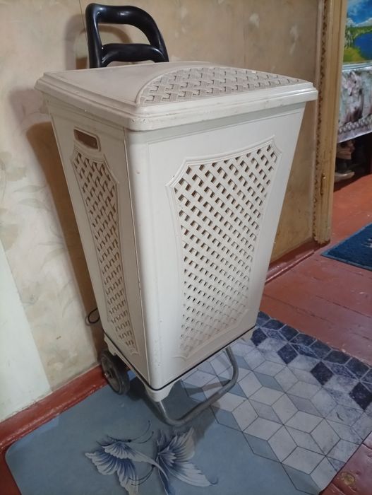 Тележка и корзина для белья