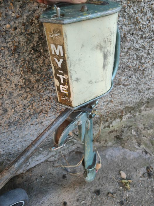 двигател за лодка 12 волта работещ