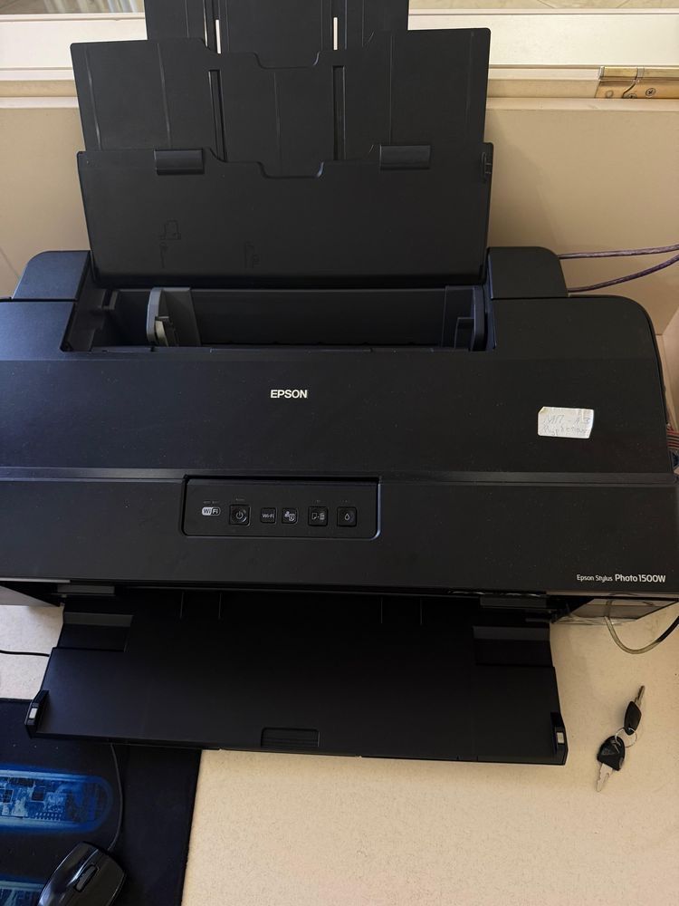 Цветной принтер epson 1500w (a3+). В отличном состоянии!