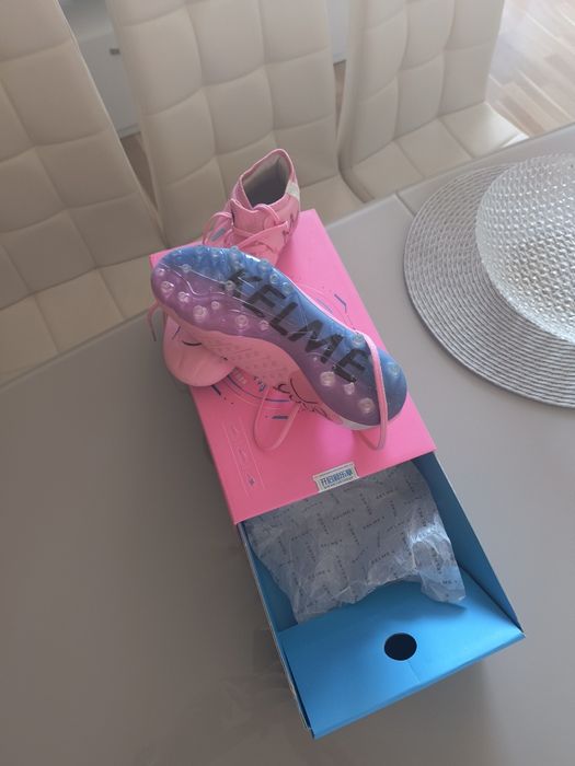 Бутонки на марката KELME 37.5