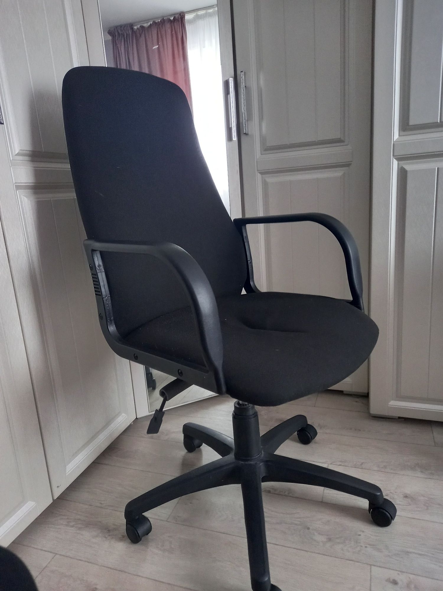 Продаю компьютерное кресло