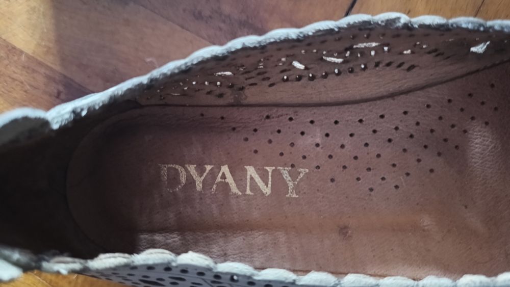 Vând pantofi și opincute