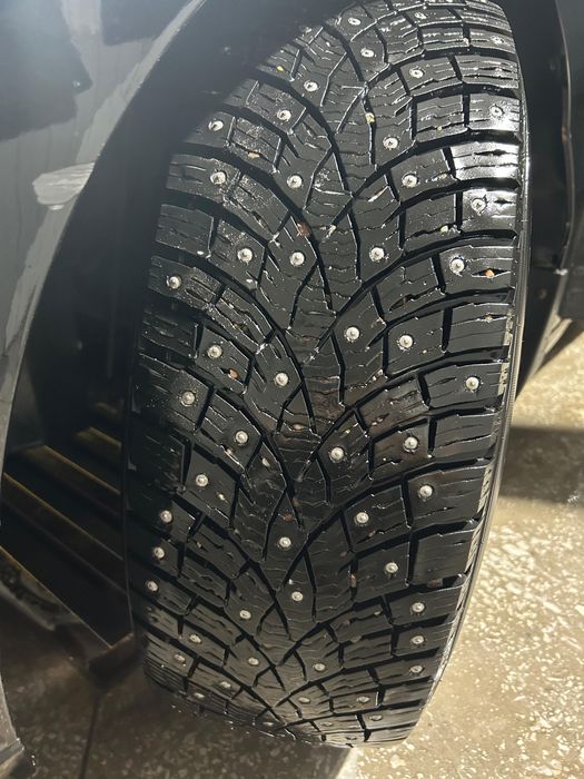 Продам зимние ШИНЫ, размер 225/55 R17. В идельном состояний