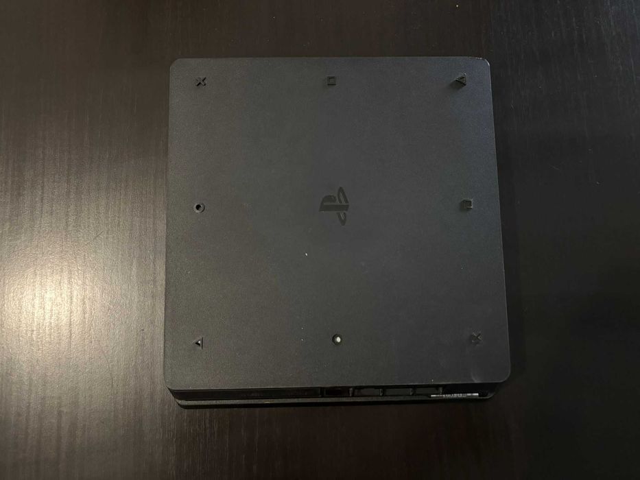 Playstation 4 slim, 500Gb, 2 manete + jocuri