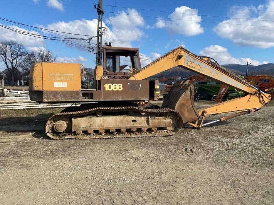 Dezmembrez excavator pe senile Case Poclain 1088