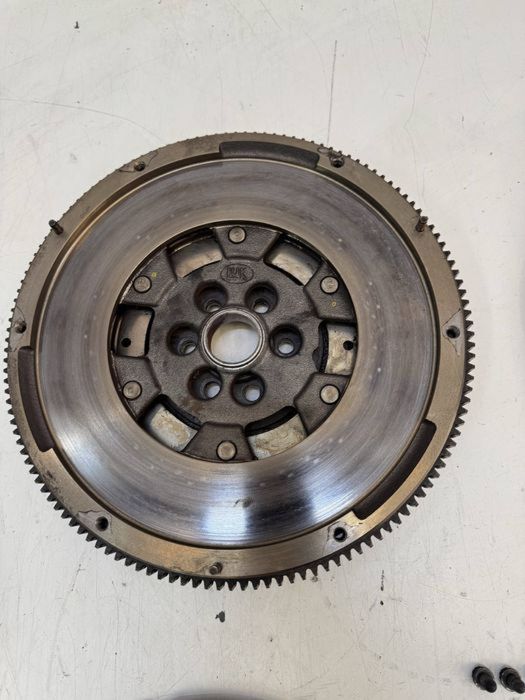 Kit volanta ambreiaj 2.0 BMP BMM BKP BKD Passat B6 Golf 5 Touran A3