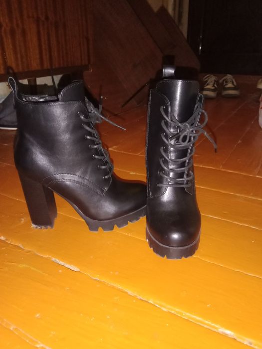 Сапоги на широком каблуке