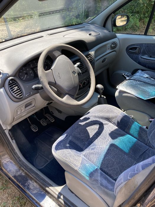 Продавам автомобил Renault Scenic