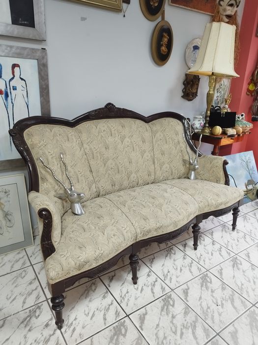 Антикварен френски ръчно резбован диван Наполеон Трети. 1848-1870