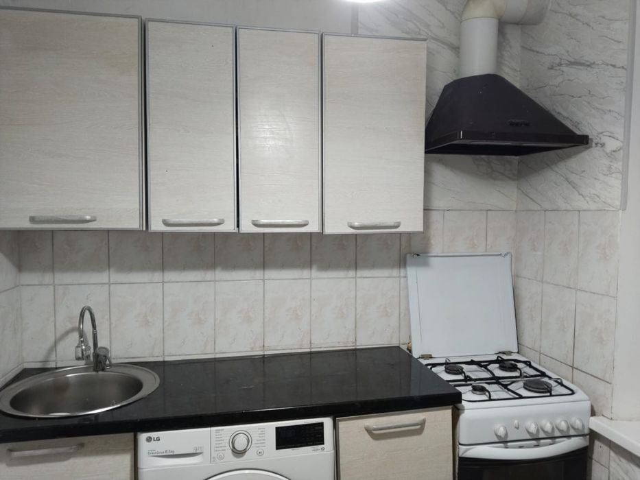 Продам кухню с плитой и вытяжкой!